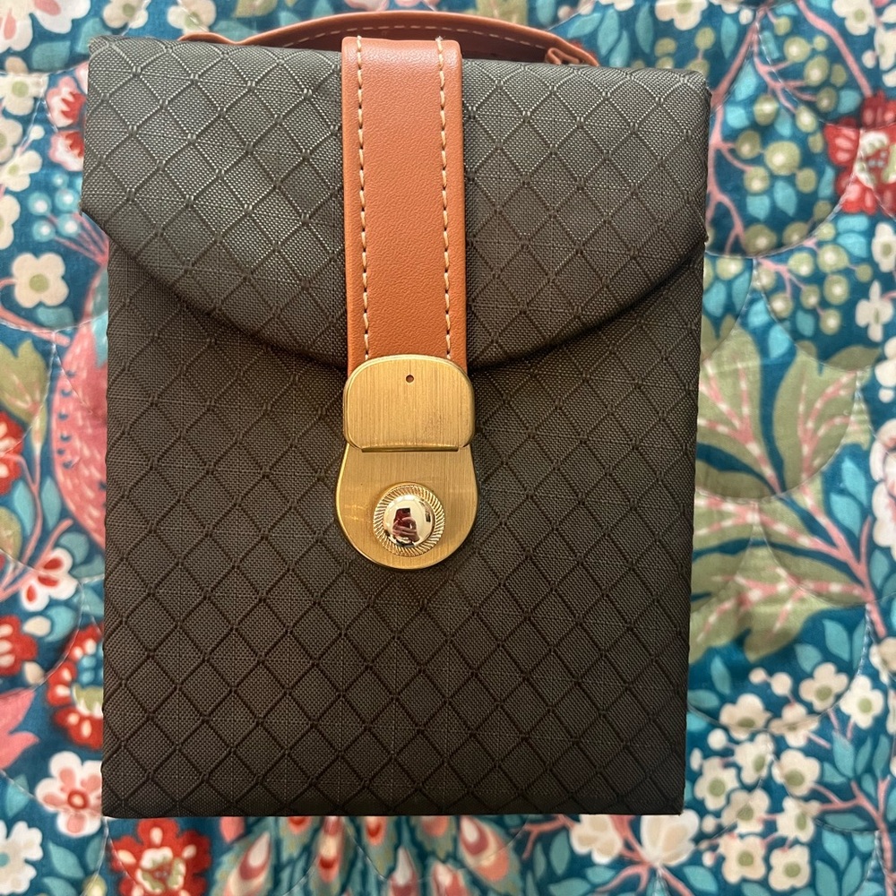 Fashion travel jewelry case